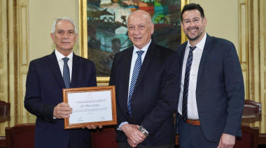 Antonio Bonfatti fue distinguido en La Plata durante la presentación de su libro