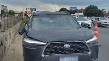 Un motociclista chocó contra el auto de Nancy Pazos y debió ser hospitalizado