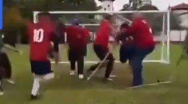 Escándalo en fútbol para amputados: una final terminó en una batalla a golpes y muletazos