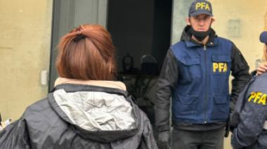 Encontraron trabajadores que vivían entre residuos tóxicos y cumplían jornadas de 12 horas