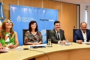 El gobierno, los sindicatos y los empresarios acordaron una suba del 26,6 % hasta junio