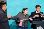 Kicillof recibió a la vecina que lo increpó durante un acto en Brandsen