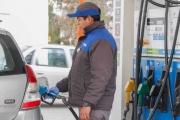 La nafta volvió a subir su precio en La Plata y llenar el tanque ya cuesta casi 50 mil pesos
