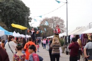 Feria, folclore y música latinoamericana le ponen color al Paseo de Compras de Meridiano V de La Plata