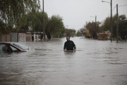 En Campana un arroyo que suele tener 15 metros de ancho ahora tiene un kilómetro de costa a costa