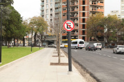 La Comuna prohibió estacionar en el perímetro de Plaza Rocha