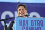 Axel habló, gustó e invitó