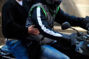 Motochorros asaltaron a un empresario en La Plata y le robaron 70 millones de pesos
