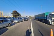 Militantes cortan la Autopista Buenos Aires La Plata en la antesala del fallo de la Corte por CFK