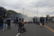 Militantes volvieron a cortar la Autopista Buenos Aires La Plata por el fallo contra CFK