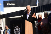 En el marco de una serie de acciones en la localidad El Peligro, Alak inauguró una nueva delegación municipal sobre Ruta 2