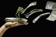 El dólar superó la barrera de los $1.300