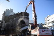 Comenzó la demolición del depósito de electrodomésticos que sufrió un incendio en La Plata
