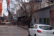 Incendio en el depósito de diagonal 77 y 48: "Se derrumbó el 50 por ciento de la casa de mis hijas", lamentó una damnificada