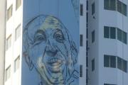 Avanza en La Plata el mural del Papa Francisco más grande del mundo