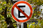 En poco tiempo, no se podrá estacionar en los alrededores de algunas plazas de La Plata