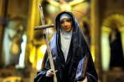 Mama Antula: dos mujeres llevan adelante el legado del Papa Francisco, y cuentan la historia de la primera Santa Argentina