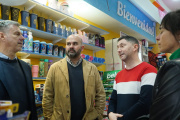Los candidatos de Fuerza Patria en La Plata recorrieron este martes los centros comerciales de calle 8, 9 y 12
