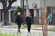 En La Plata Kicillof y Alak cierran la campaña de Fuerza Patria con música, mateadas y charlas con vecinos