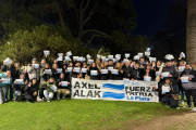 Fuerza Patria cerró la campaña distribuyendo la boleta en cada vivienda de La Plata