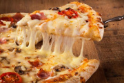 Este martes se vivirá "La noche de la pizza y la empanada" en La Plata