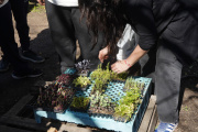 Comenzó a instalar huertas comunitarias en escuelas de La Plata