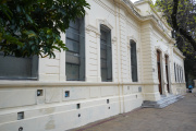 El Municipio de La Plata intervino más fachadas y mobiliario con limpieza, pintura y trabajos de puesta en valor