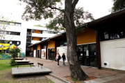 Una persona entró a la Facultad de Arquitectura de La Plata con un arma y causó temor: fue neutralizado por la Guardia Edilicia