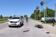 Falleció un hombre en Ensenada luego de chocar su moto contra una camioneta