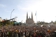 Miles de personas disfrutan el festejo central por el 143° aniversario de La Plata