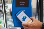 Comenzó la instalación progresiva de lectoras SUBE que habilitan el pago desde el celular en los micros de La Plata