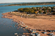 El sol, las aguas cálidas y la energía del litoral convocan a miles de turistas en un destino que enamora: Federación, en Entre Ríos