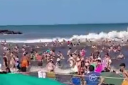 Un joven murió por una ola gigante en Santa Clara del Mar