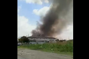 Un incendio afectó un predio frente a Nini donde funciona un circuito de motos.