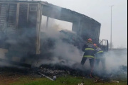 Un camión se prendió fuego en la Autopista Buenos Aires La Plata