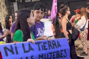 Organizaciones sociales y políticas de La Plata marcharon por el Día Internacional de la Mujer