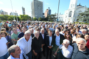 La UCR homenajeó a Raúl Alfonsín en la Plaza Moreno de La Plata
