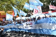 Los trabajadores de FATE se movilizaron este jueves a la Legislatura de la Provincia de Buenos