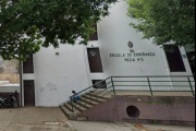 Suspendieron las clases en una escuela de La Plata luego de detectar indicios de materiales compatibles con asbesto