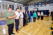 Inauguraron el nuevo piso de la cancha de básquet del Centro de Fomento de Gonnet