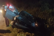 Una mujer resultó herida tras un choque entre un micro y una camioneta en Los Hornos