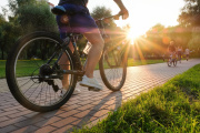 ¿Micro o bicicleta? En un mes de viajes en colectivo se puede llegar a gastar casi 100 mil pesos en La Plata
