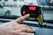 Aprobaron un aumento en la tarifa de los taxis en La Plata y un concejal opositor pidió por la legalización de Uber, DiDi y Cabify