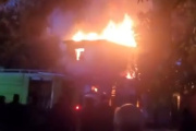 Incendio en una vivienda de La Plata: Trabajaron dos dotaciones de bomberos