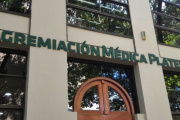 La Agremiación Médica Platense advirtió por la suspensión de servicios