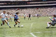 Con Victor Hugo Morales, en La Plata harán un homenaje por los 40 años "del gol y el relato del siglo"