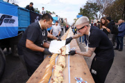 Corridas y tensión por “el sándwich de matambre a la pizza más largo del mundo”