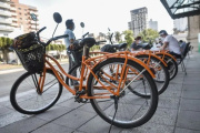 En La Plata y otras ciudades los aumentos de combustibles y tarifas impulsan el uso de la bicicleta