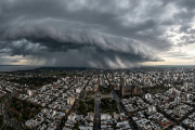Lluvias, ráfagas y un durísimo aire polar: cómo estará el tiempo en La Plata y el GBA