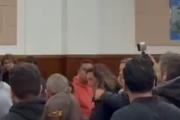Cruces verbales y piñas entre taxistas y choferes de aplicaciones en Mar del Plata